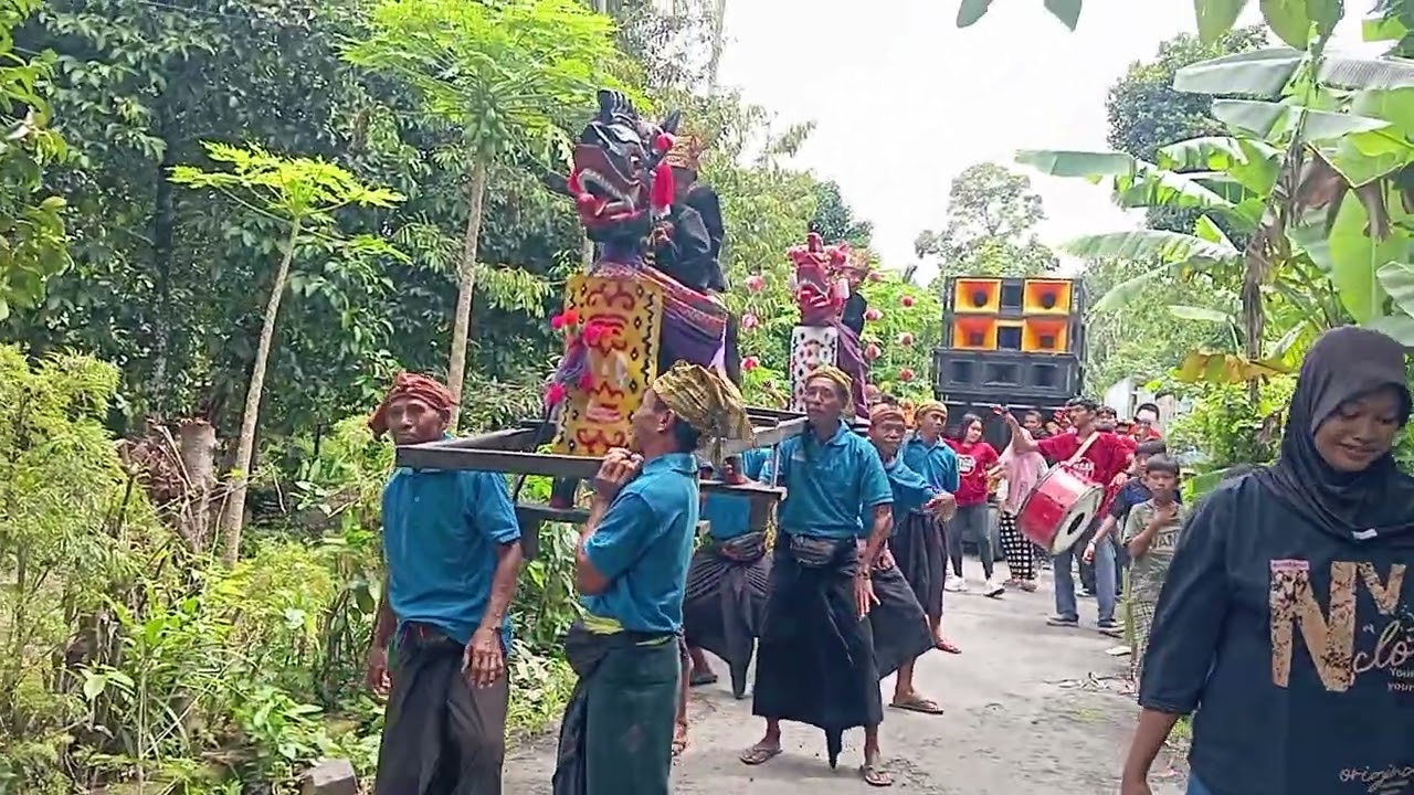 Iring peraje bersama putra megantara