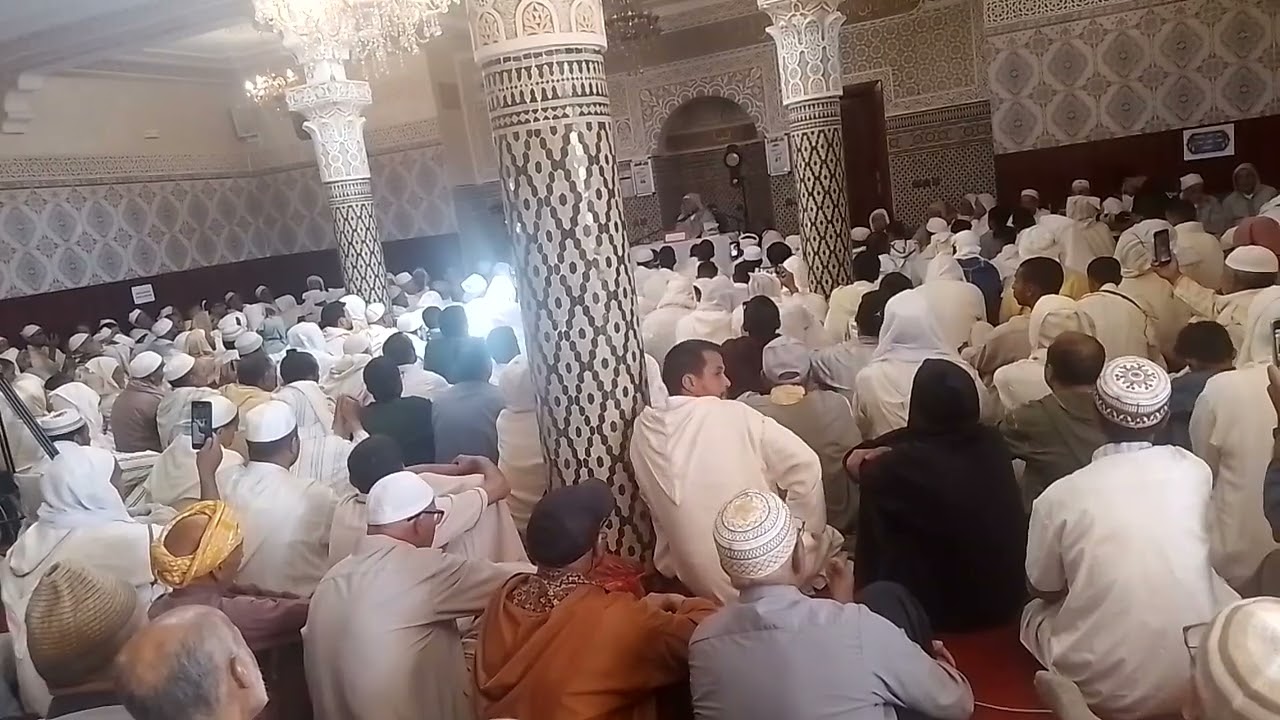مباشرة في المدرسة العتيقة ايت وافقا بمناسبة الموسم الديني  السنوي وبحضور فقهاء سوس العالمة بارك