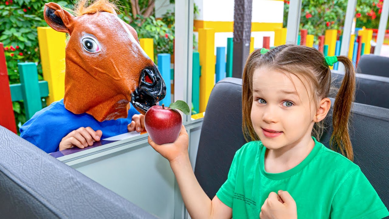 Les enfants apprennent les règles de comportement