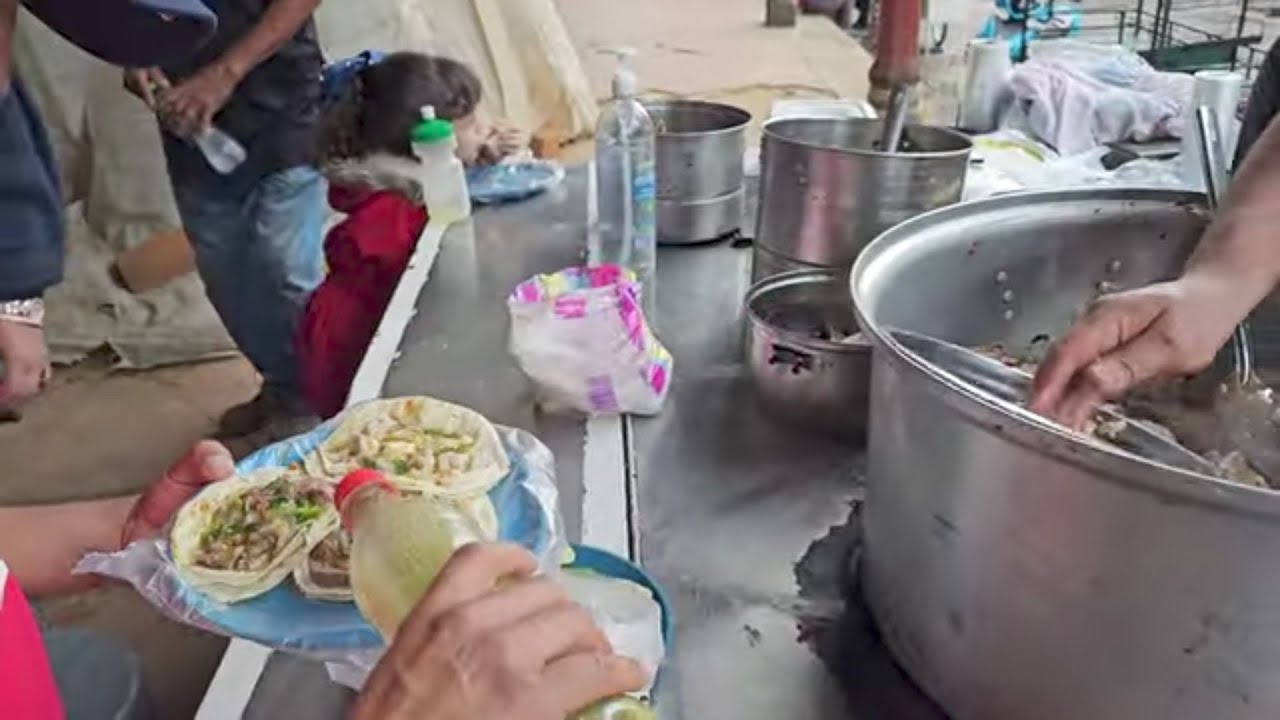 ¿Gustan unos tacos de cabeza o un atole de grano? Desde Chilchota Michoacán @cotidiano399