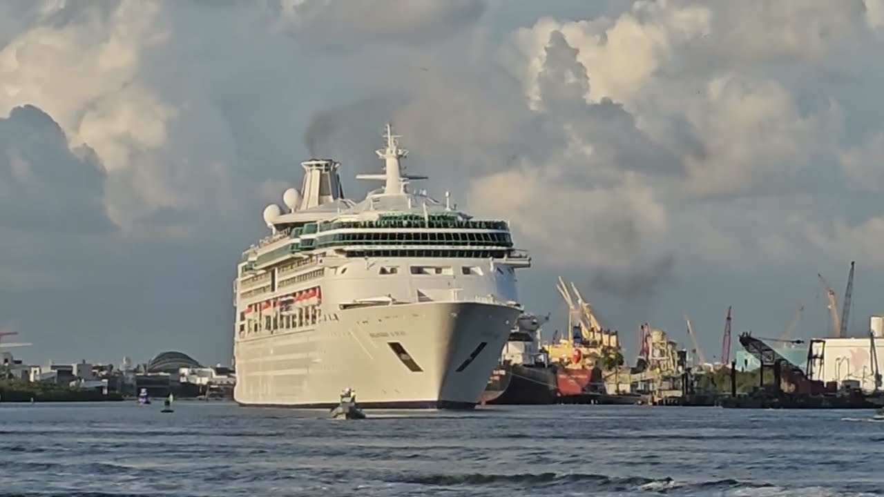 ROYAL CARIBBEAN'S RHAPSODY OF THE SEAS LEAVES THE PORT OF TAMPA