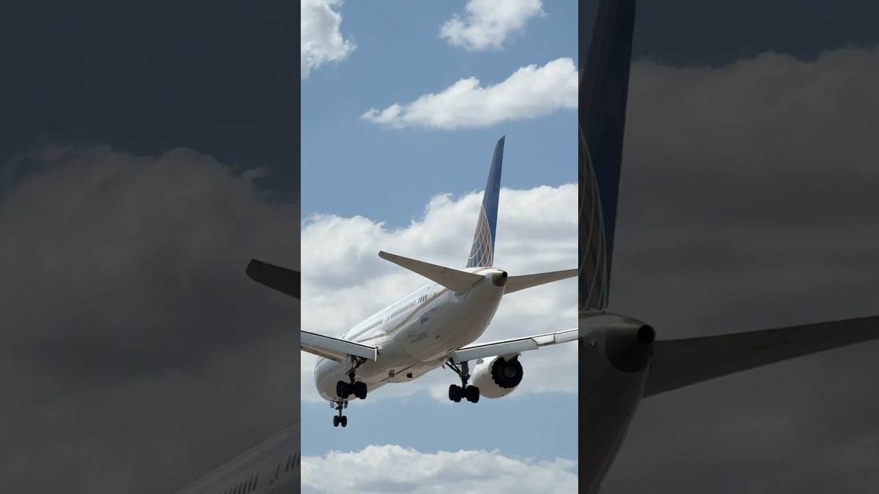 *NFL charter* United Airlines Boeing 787-9 lands at Las Vegas (LAS) | N29968 | #planespotting #KLAS