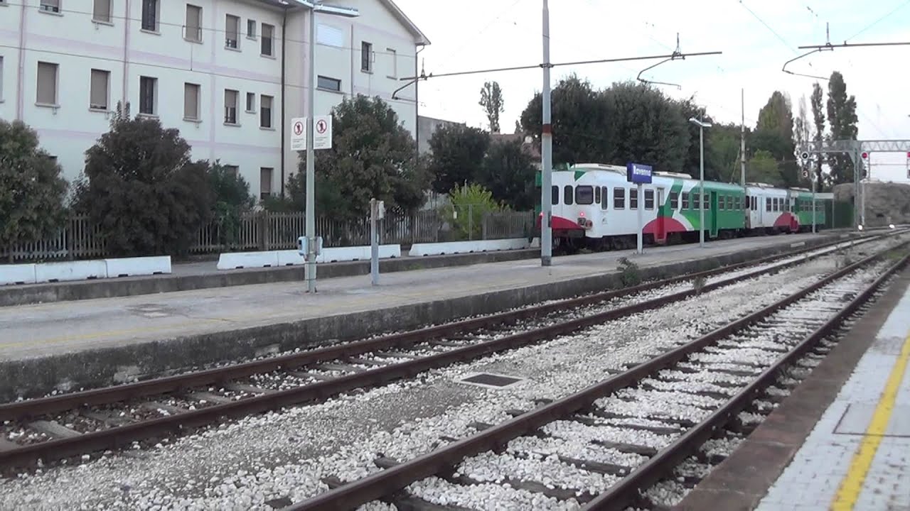 Ravenna - Partenza ALn 663 + Ln 880 FER per Suzzara.