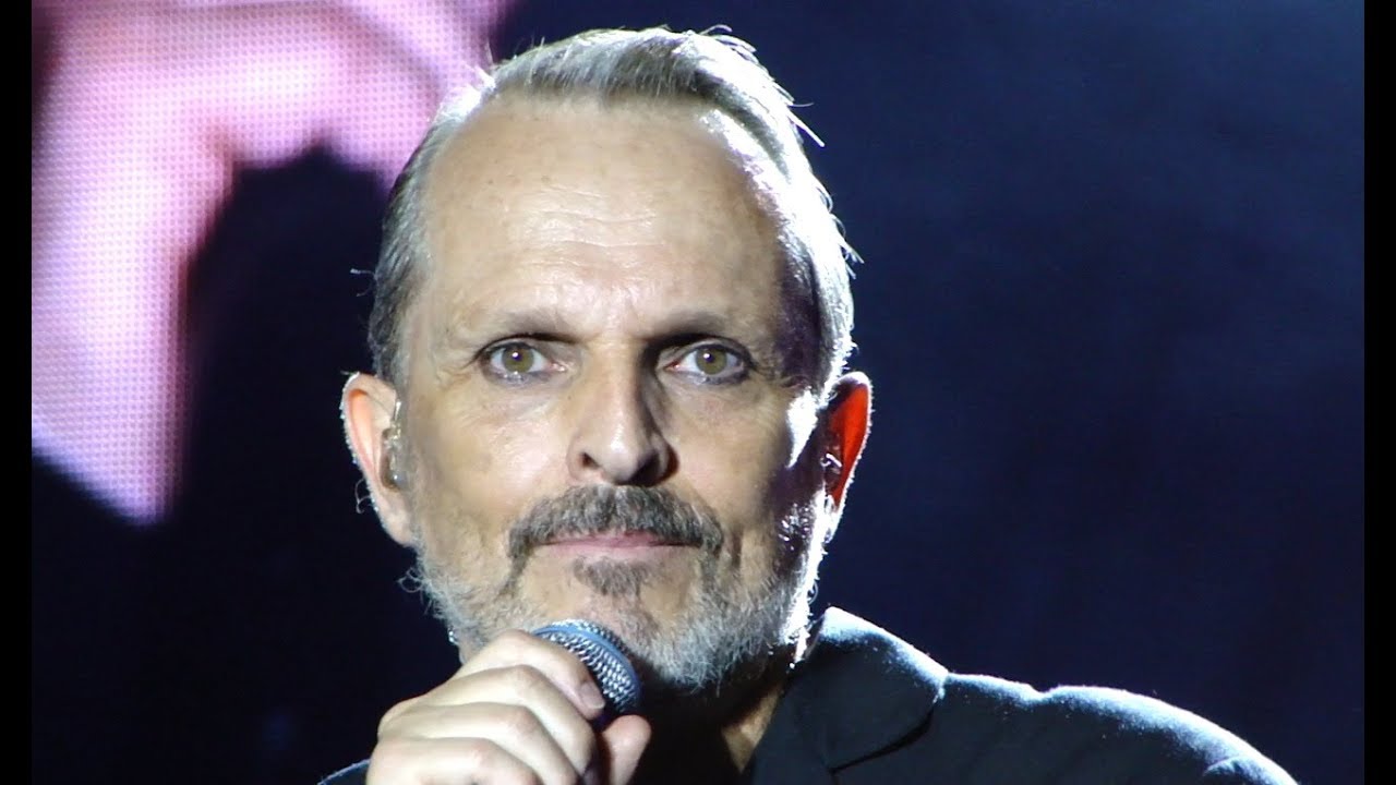 MIGUEL BOSÉ : ESTARÉ - COMO UN LOBO - MORENA MÍA (Gira Estaré 2017)