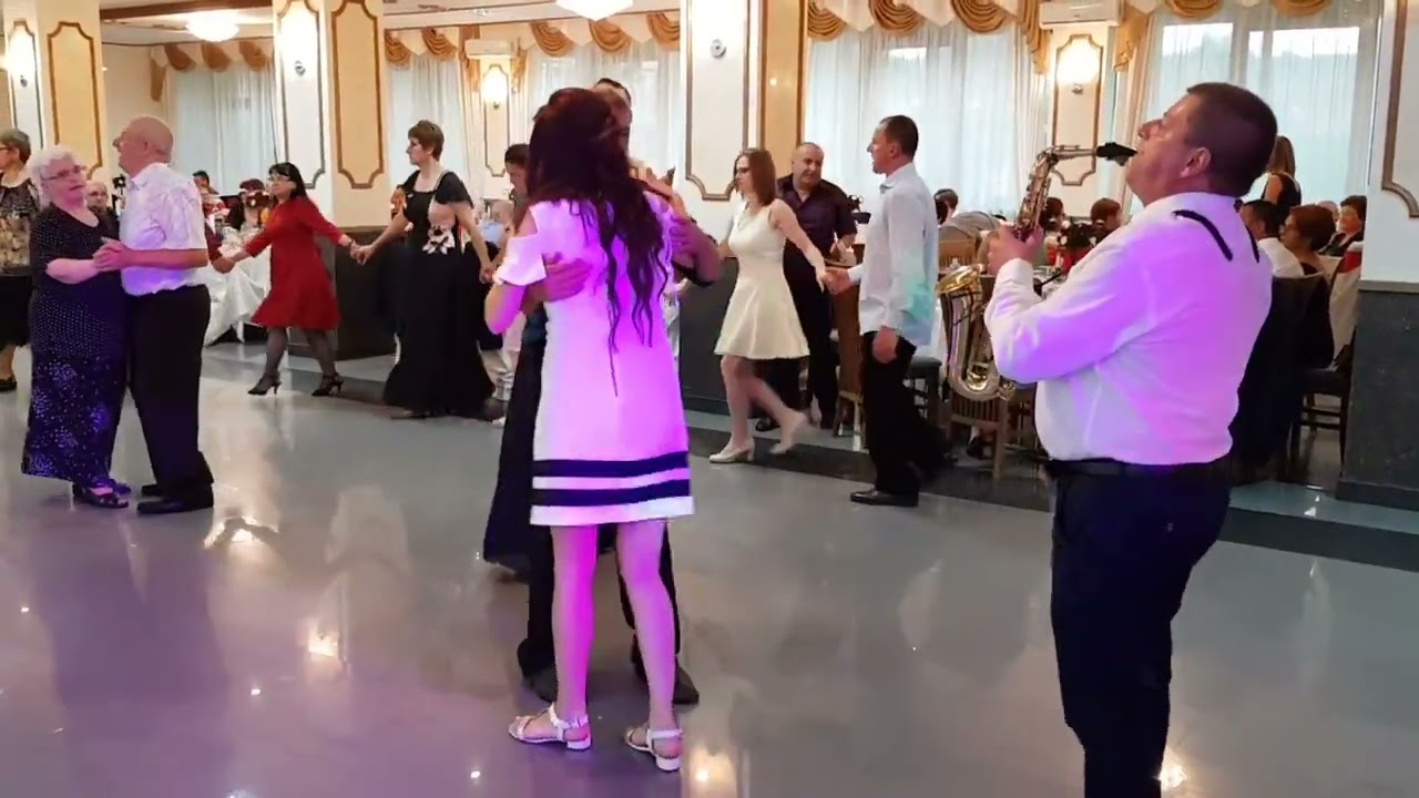 Formația Acord Zărnești ! ,,pe sistem 
