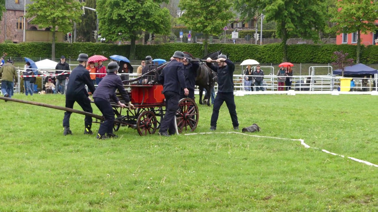 Feuerwehr Schönnen - Übung mit Pumpe von 1895