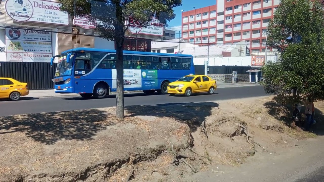 en terminal de Carcelen saliendo a la cuidad de los  Bancos Quito Ecuador..