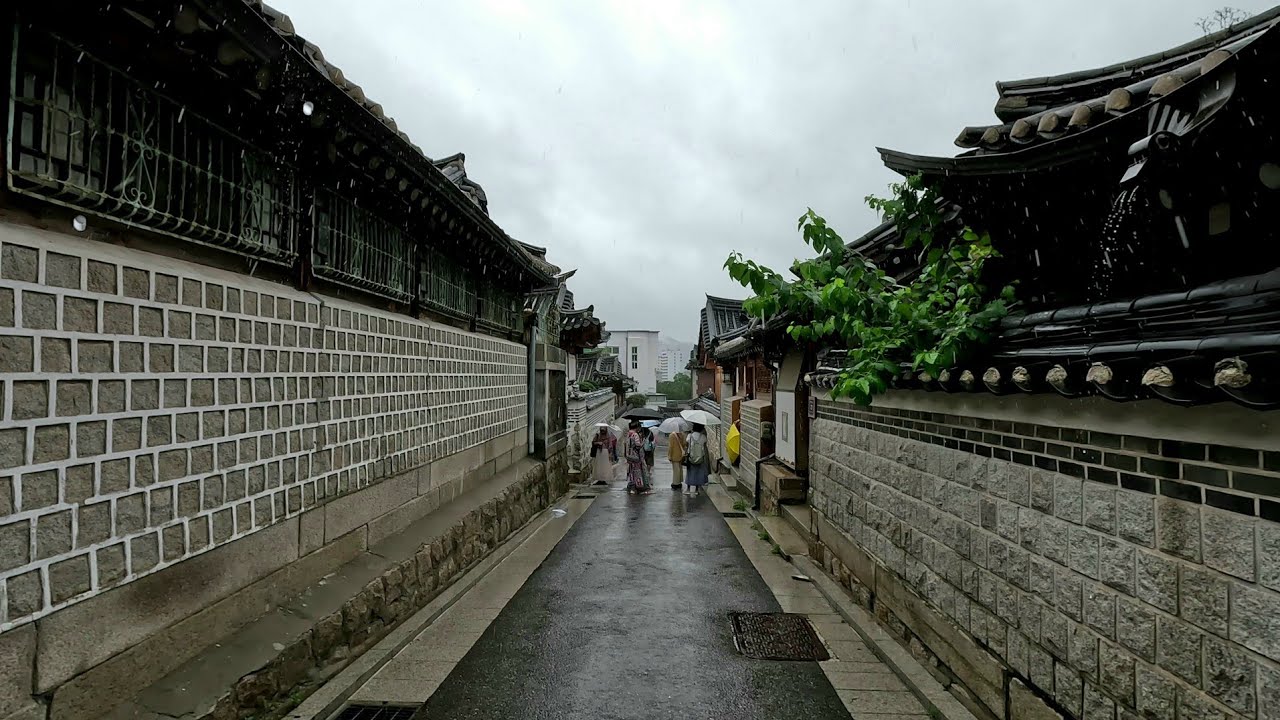 4K Walk | Walk through Bukchon Hanok Village in the rain
