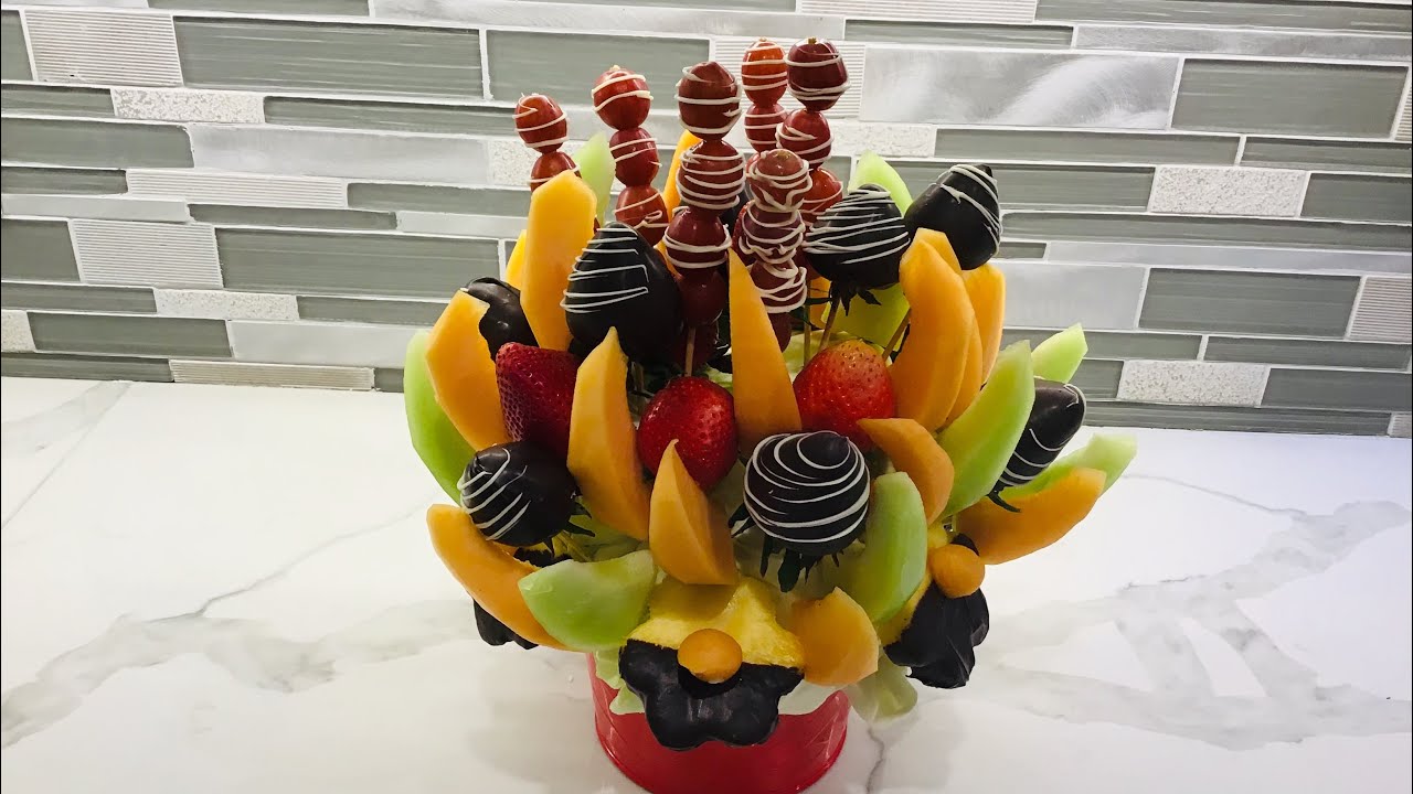 DIY Como hacer Arreglo de Frutas con Fresas Cubiertas De Chocolate | DIY Edible Arrangement