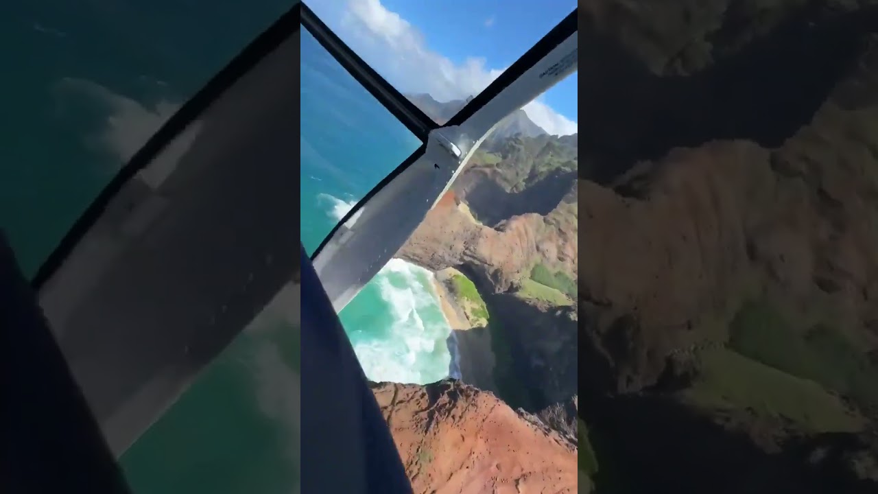 🇺🇸 Four people miraculously survived a helicopter crash on Hawaii's Honopu Beach.