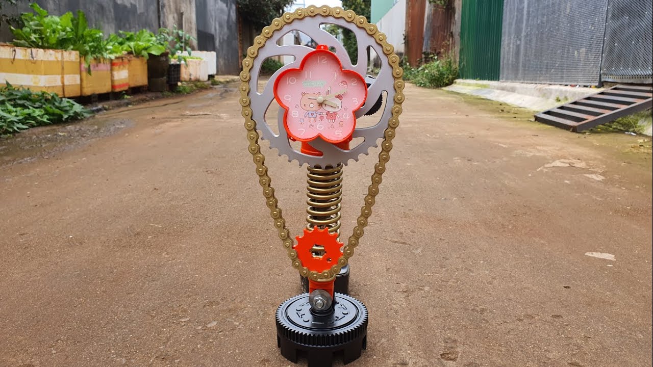 Homemade a Table Clock from  Motorcycle Engine Parts