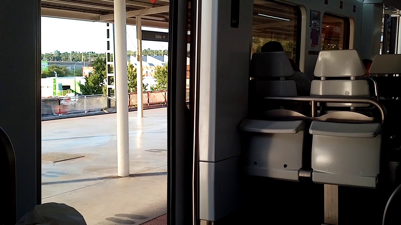 Serie 446 de Renfe: Silbato y cierre de puertas, vista del interior