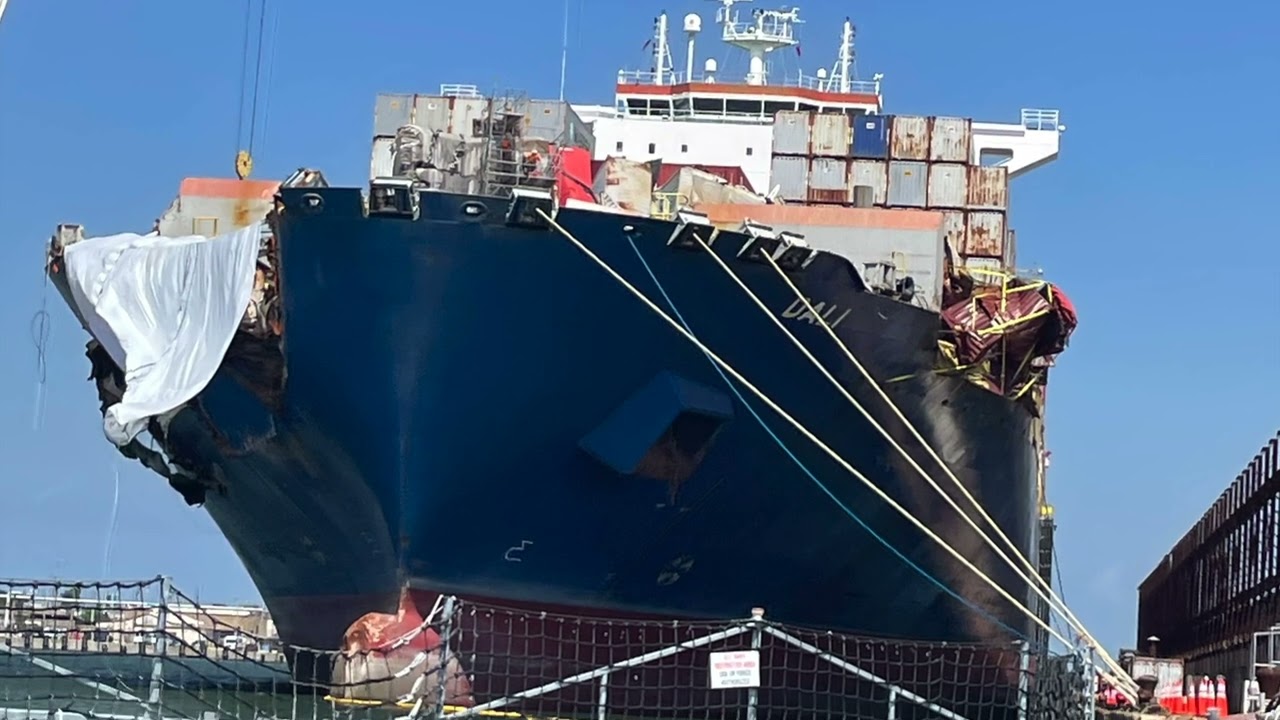 Dali container ship docked at Hampton Roads slideshow and video #norfolk #cargoship  #hamptonroads