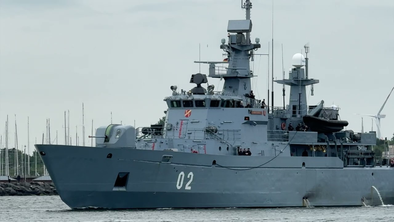 BALTOPS 2025: Finnischer Minenleger FNS H&auml;meenmaa (02) verl&auml;sst Rostocker Hafen 5.6.2025