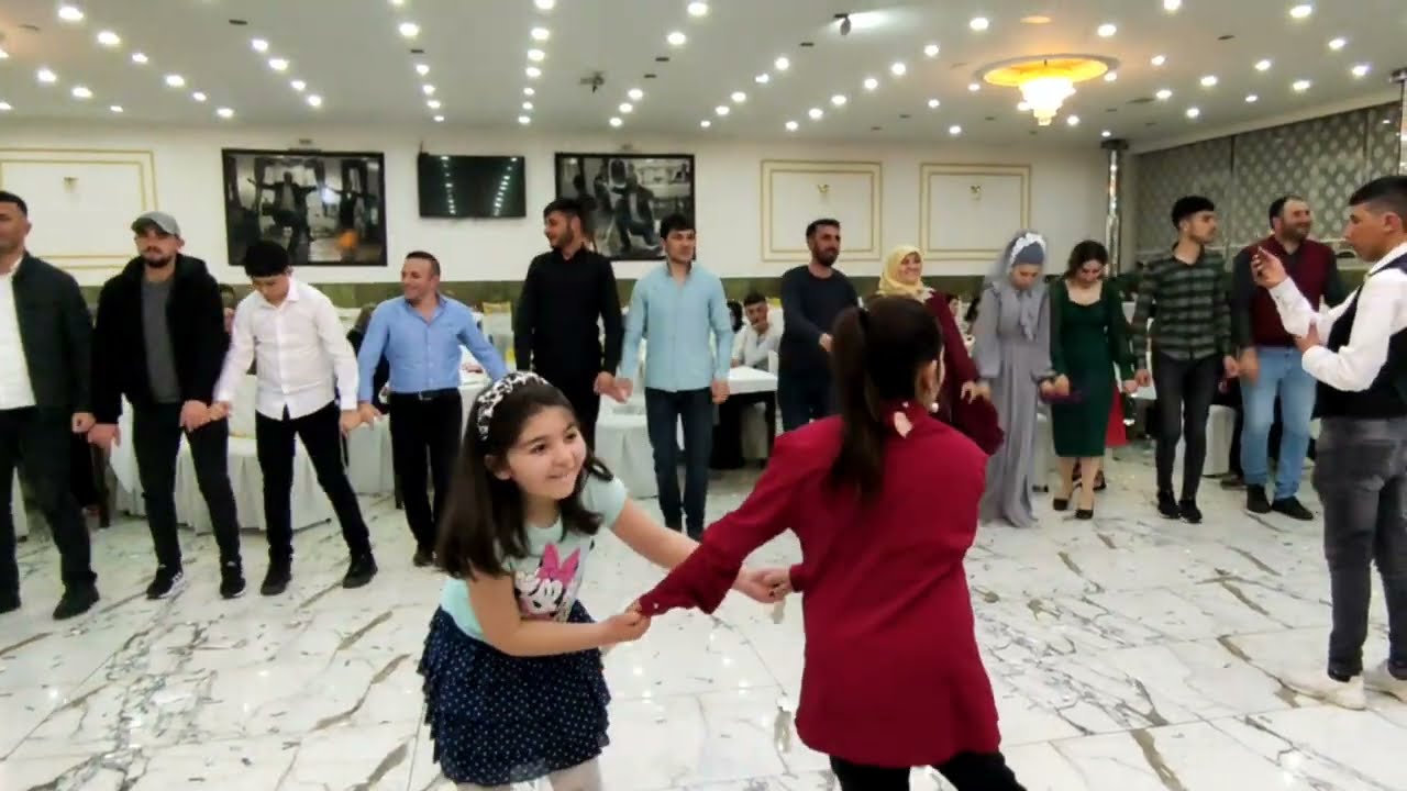 Goca gartal ne gezirsen/ Kars kümbet köyü ağır bar/ İmparator düğün salonu