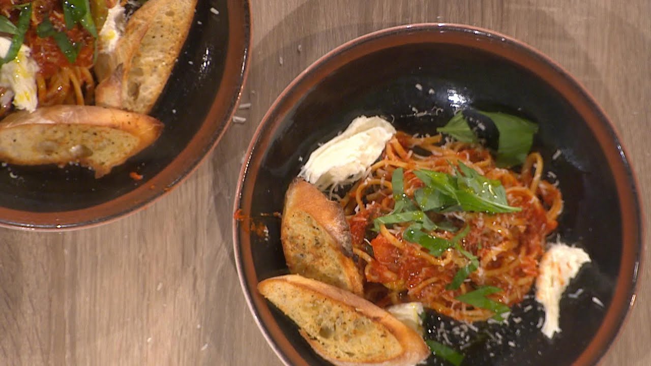 Spaghetti with Tomato, Olives, Mozzarella and Garlic | Gareth Mullins