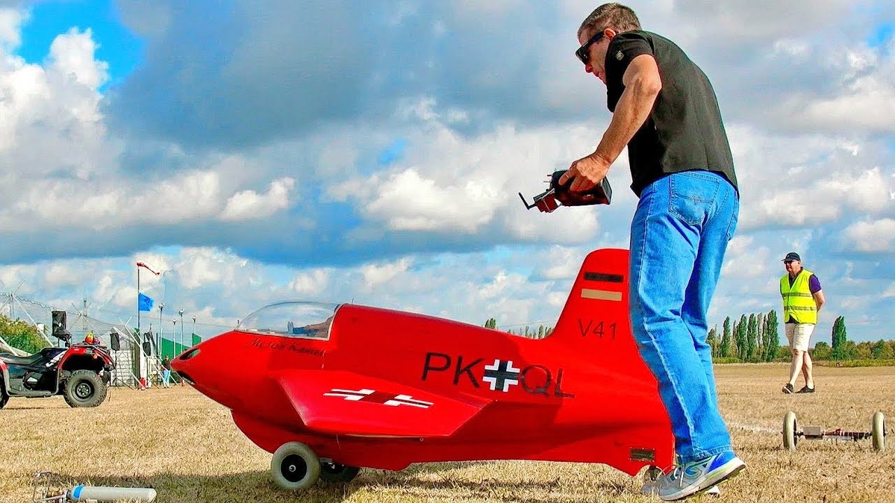 STUNNING HUGE XXXL RC ME-163 KOMET SCALE MODEL TURBINE JET FLIGHT DEMONSTRATION