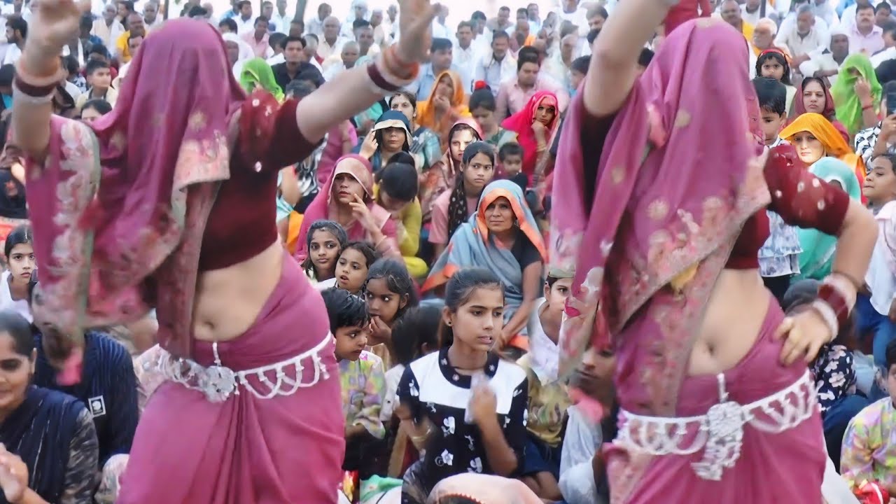 नई #बहू का कमरतोड़ #डांस बीच पंडाल √ नगला #मोहन कासगंज में || #poonam_shastri 