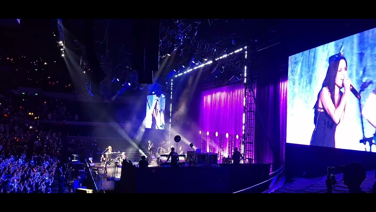 Breathless - The Corrs in Manila