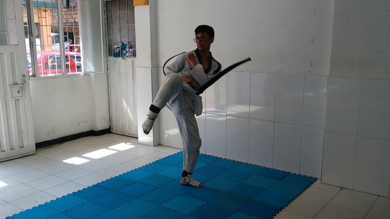 Aprendiendo hacer Doble Bandal. Técnica Chagui.