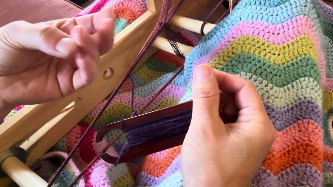 Weaving Tubular Shoe Laces On An Inkle Loom