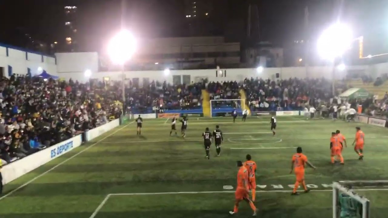 Golazo de Arbulu y pelotaso al arbitro (Super liga 7) 11 machos #Futbol7 #peru