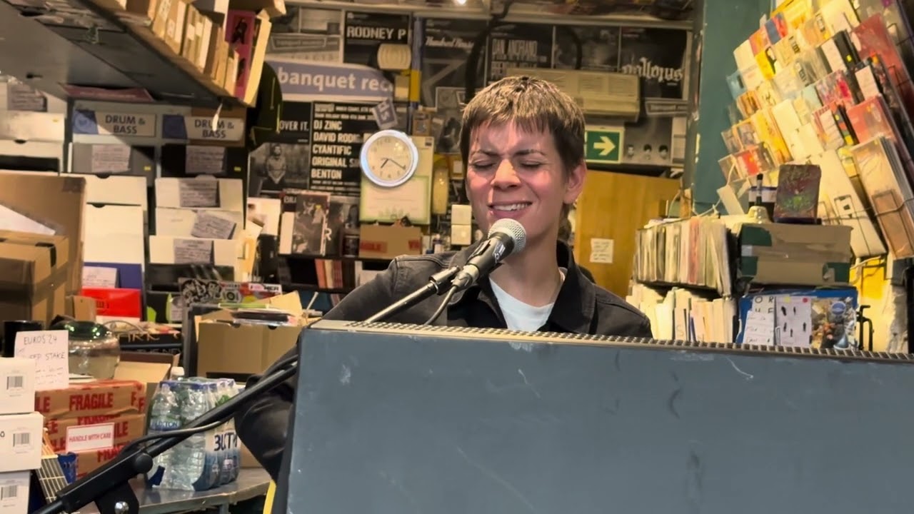 Liz Lawrence-Top Level Joy @ Banquet Records, 13th June 2024