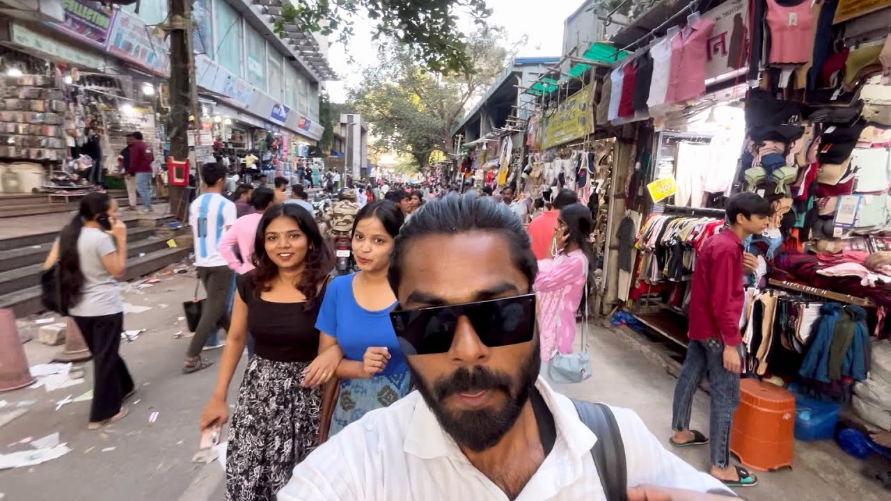 Andheri Market Me Ladkiya Line De Rahi Thi 🥰