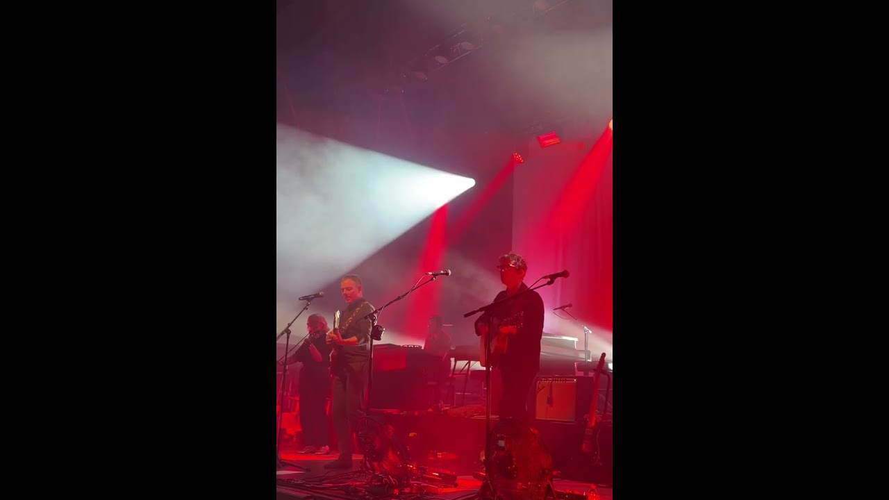 belle & sebastian @ stadthalle köln 18/3/26 day 2 „dog on wheels“, live