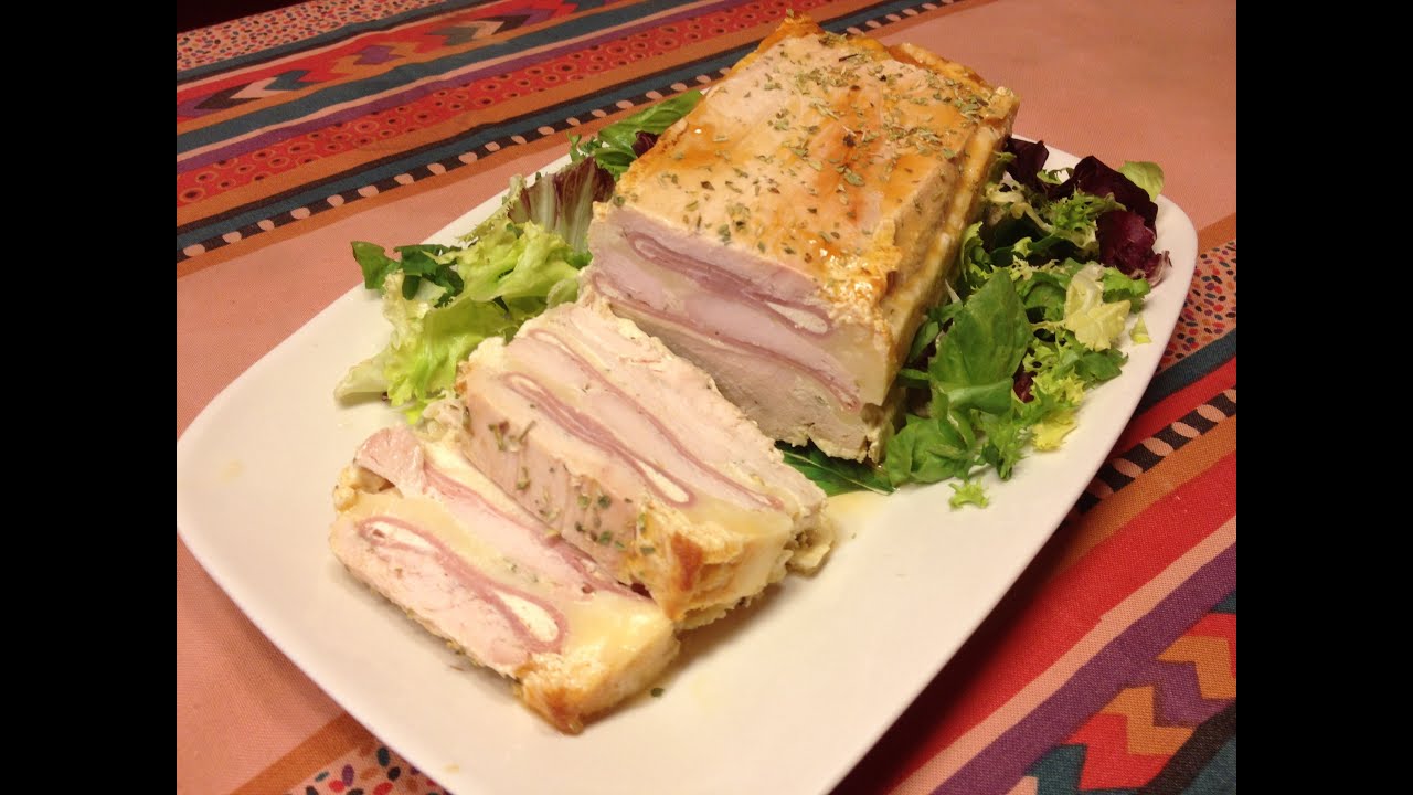 Pastel frío de pollo relleno de jamón y queso