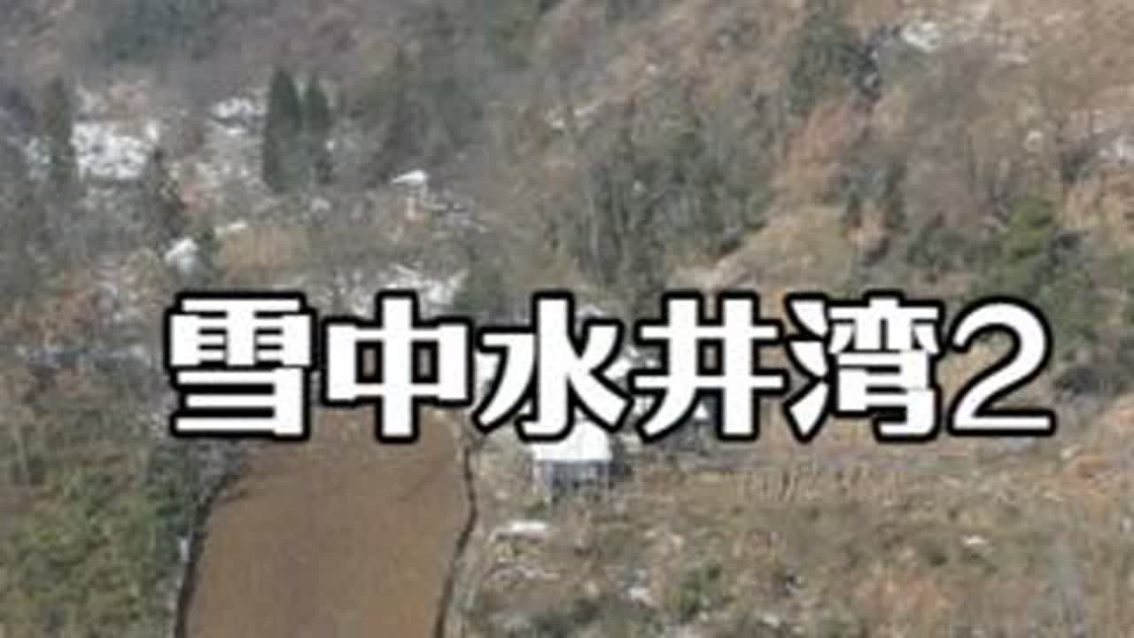 两位大叔生活在高山之上，在他们家烤火吃腊肉 #大山里的原生态 #乡村生活