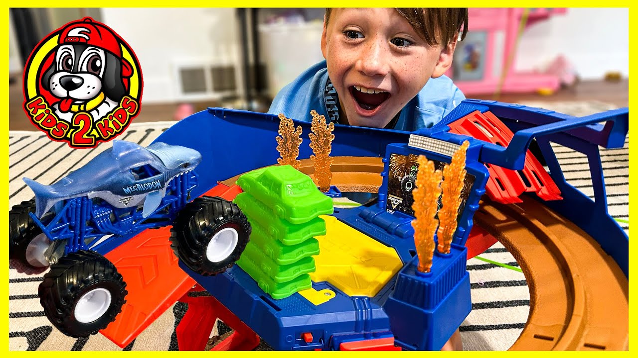 Monster Jam WORLD FINALS SUPERCHARGE SPEEDWAY Playset | Unboxing & Play!