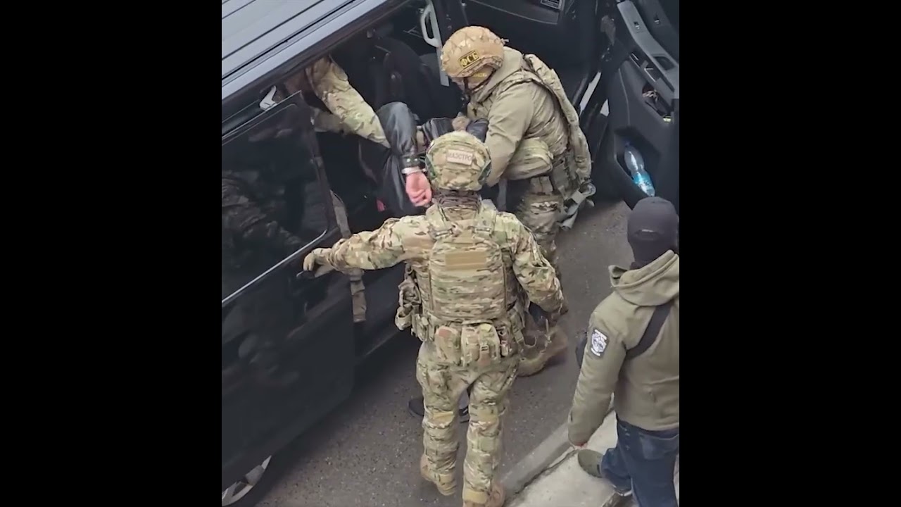 Ночь, маски, выбитые двери! Силовики РФ избивают азербайджанские семьи!