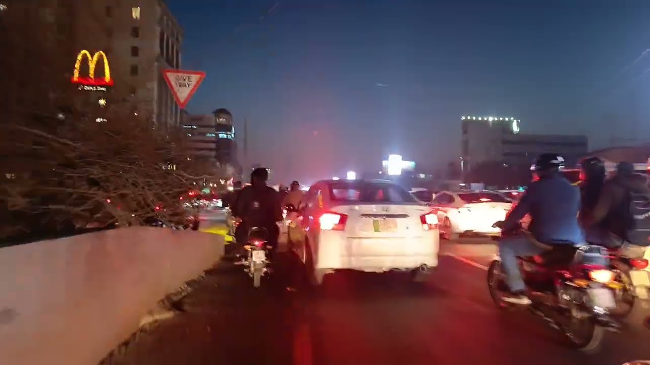 Lahore Kalma Chowk Underpass &ndash; Stunning View & High-Traffic Bike Ride Vlog 🏍️