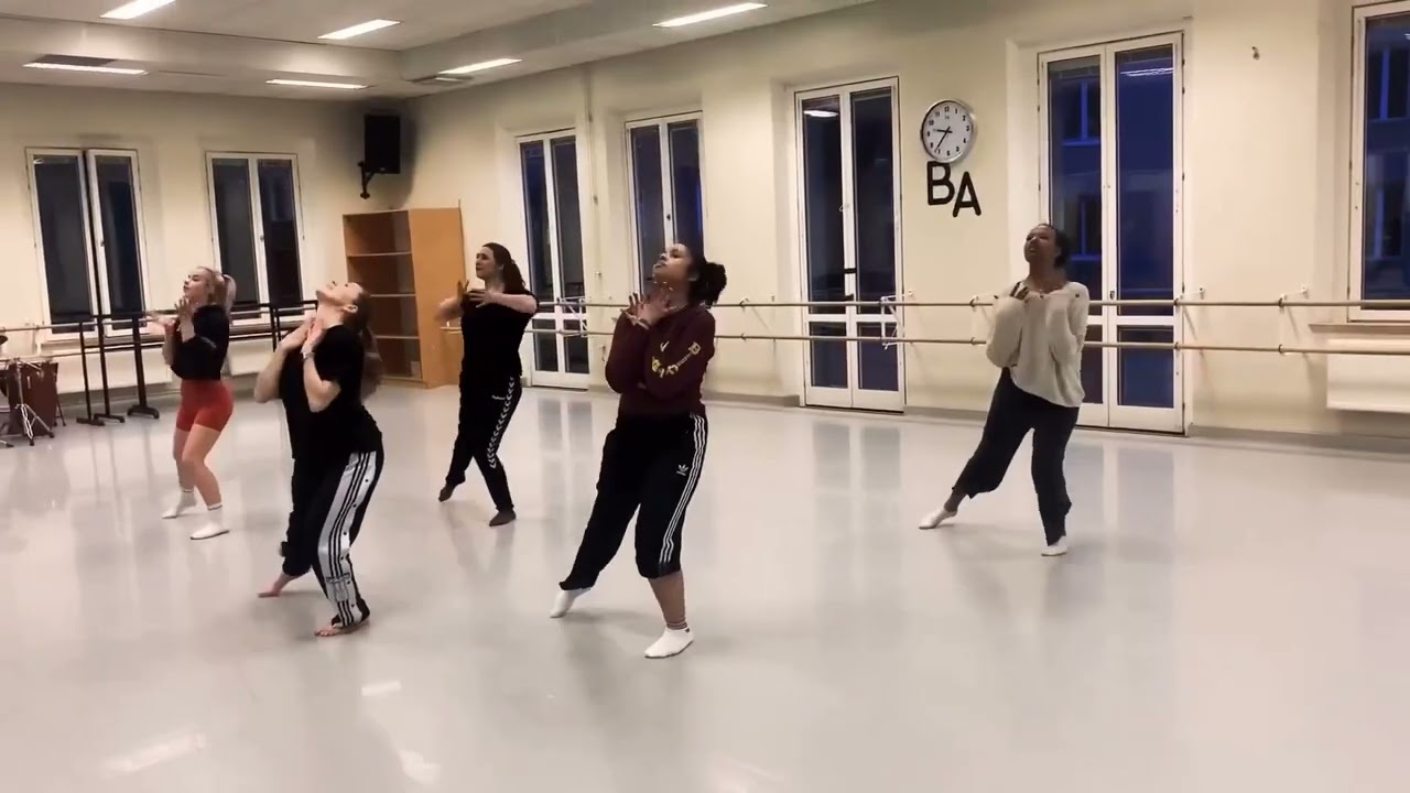 Isabelle teaching jazz class