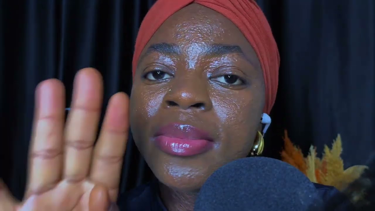 ASMR Türkçe Konuşkan Kuaför Saçınızı Kesiyor.