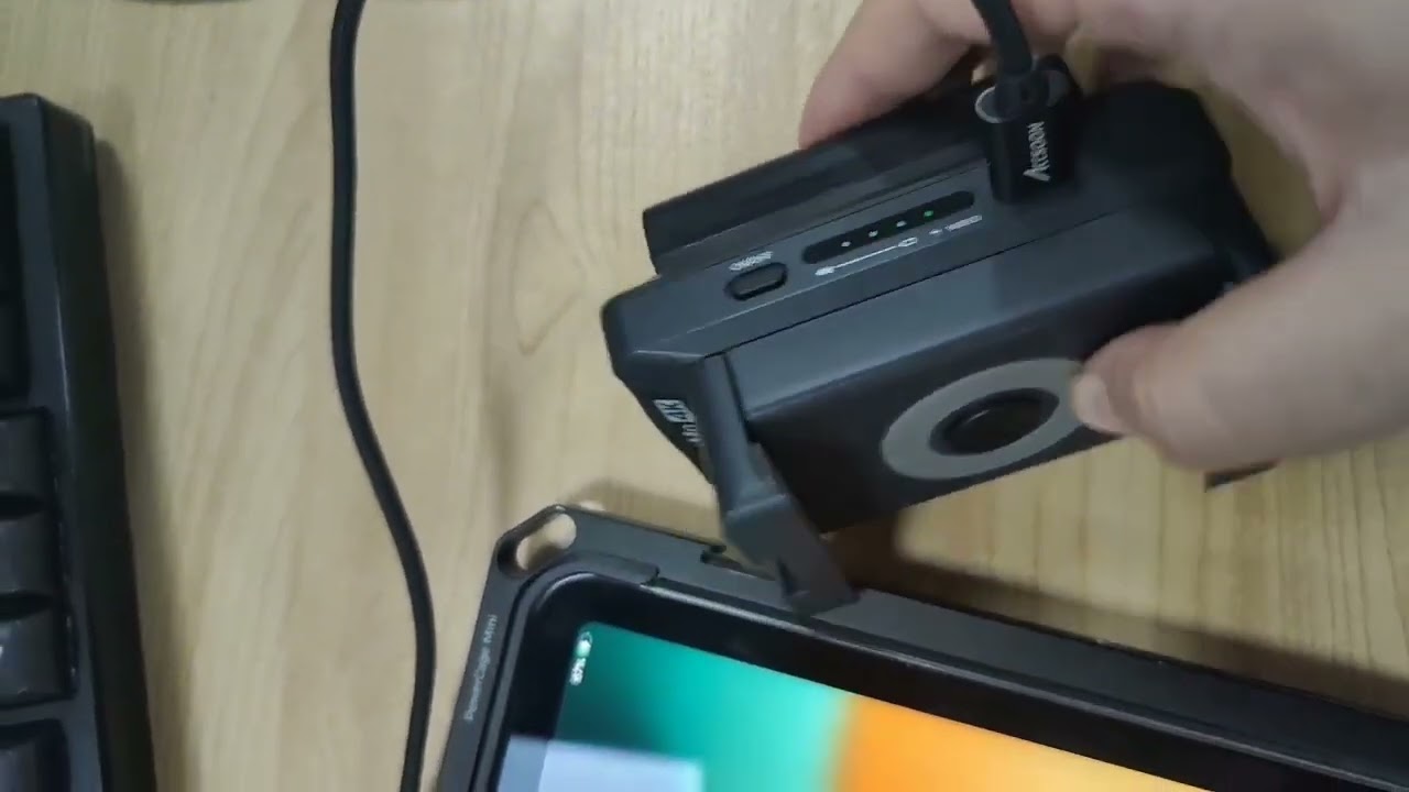 Accsoon Seemo 4K  Using NPF batteries to charge iPad