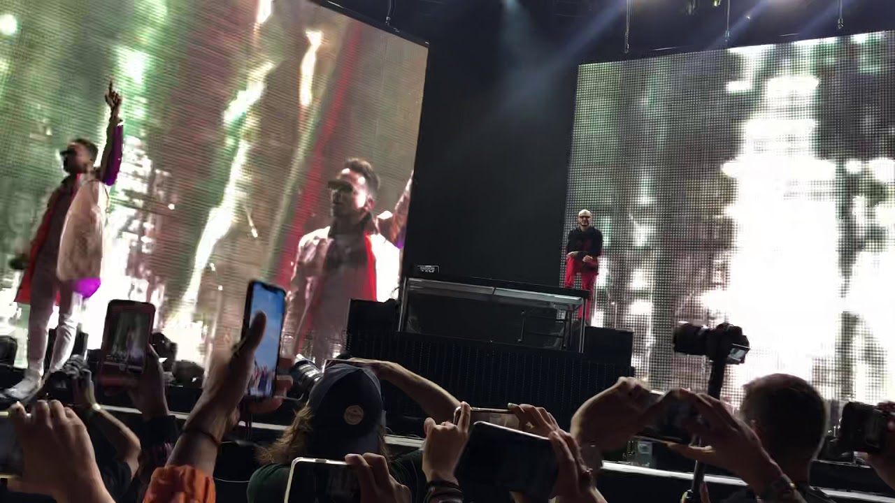 TAKI TAKI - DJ SNAKE featuring OZUNA, CARDI B, & SELENA GOMEZ @ Coachella Weekend 1
