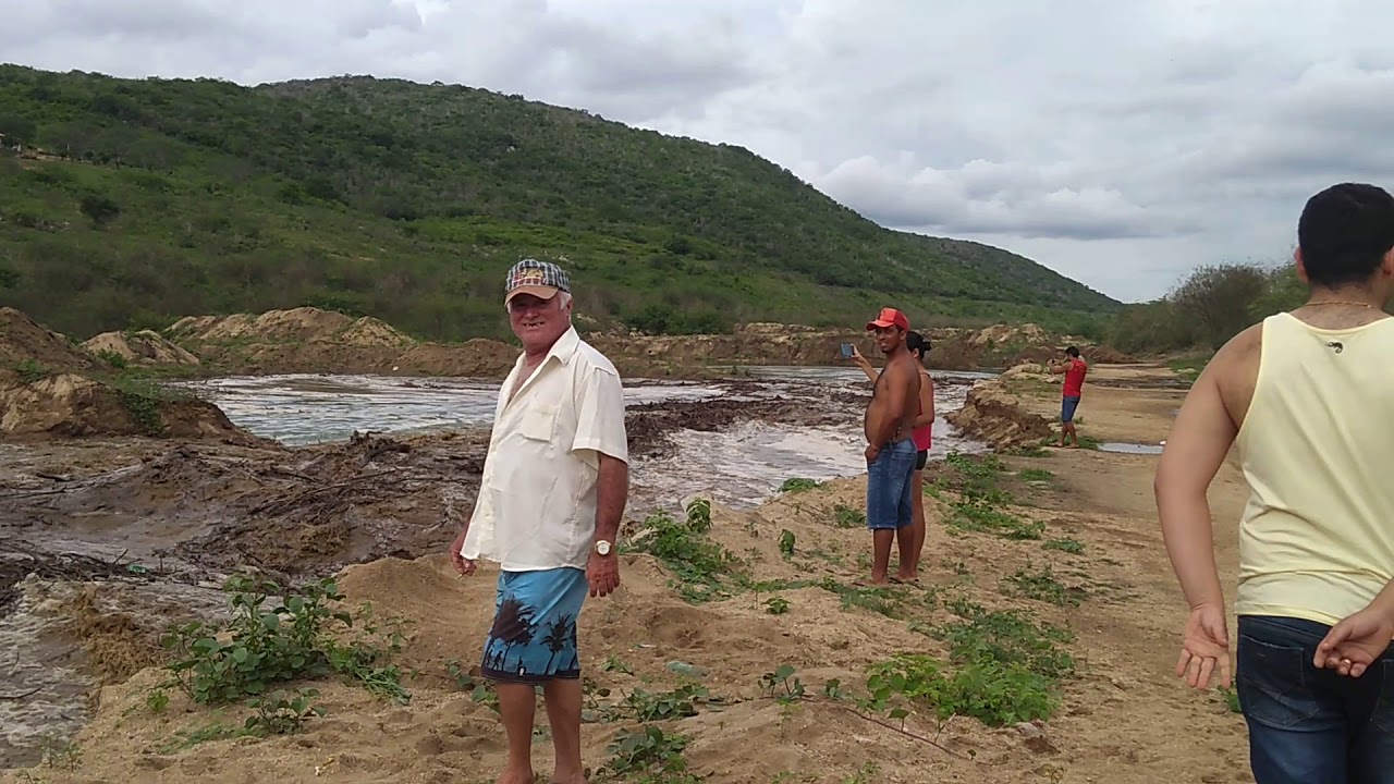 Primeira enchente no Capibaribe. Água pra jucazinho