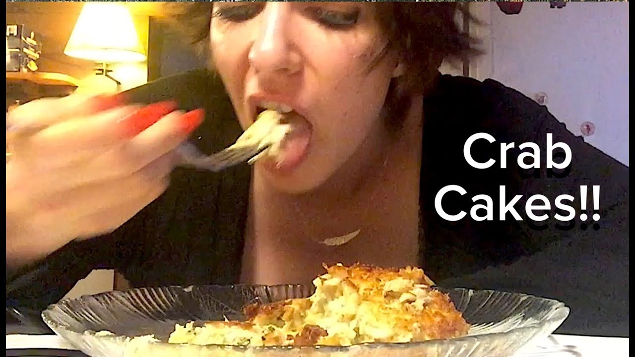 Maryland Crab Cakes with Lemon Wedges! MUKBANG