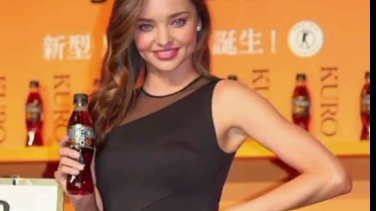 「ミランダ・カーの黒ミニワンピ姿が美しすぎる…✨🖤」