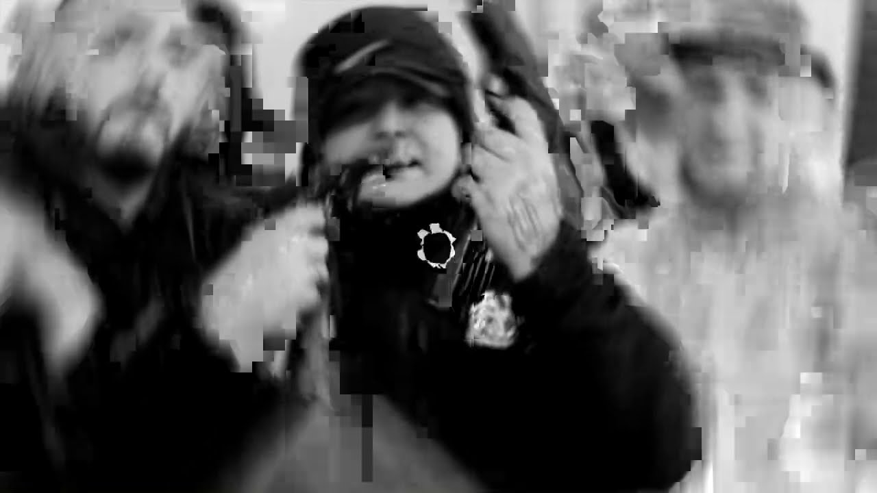 Pistola I - Pekeño 77 ft. El Doctor (Videolyric Oficial) | SIN PRONTUARIO