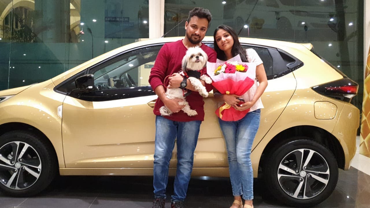 First Delivery Video of Tata Altroz Top End Red Color with Cute Dog|Cake Cutting&Happy Moments