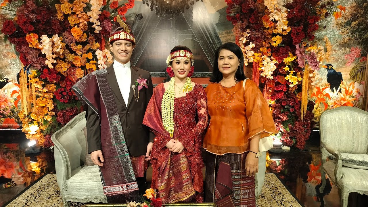 Putri Erick Tohir,Magisha-Moshe Panjaitan pernikahan adat di Raffles. Prosesi dgn Gondang Bolon 