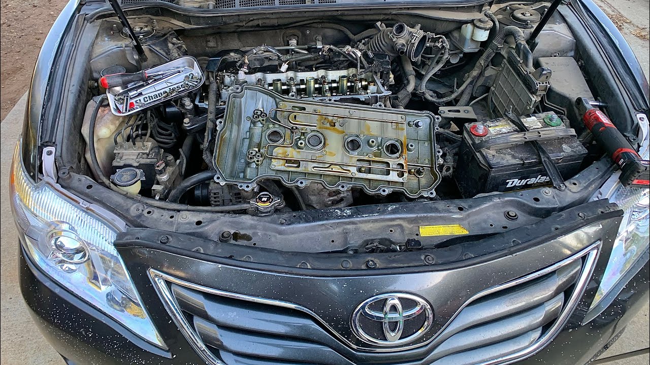 Valve cover gaskets replacent on 2010-2017 Toyota Camry 2.5L @El Chano Jose