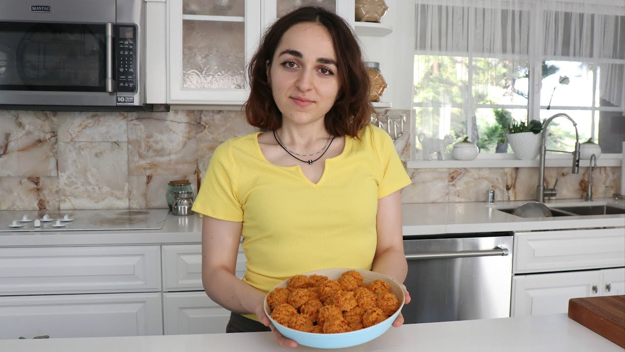 Lilyth Makes Lentil Kololak - Armenian Cuisine - Heghineh Cooking Show