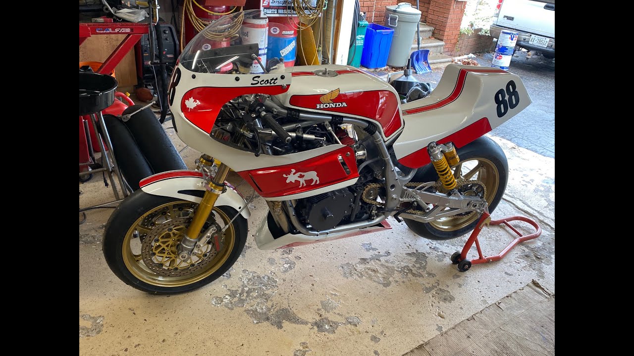 Harris F1 Honda CBF (XR69) Starting up and shooting flames
