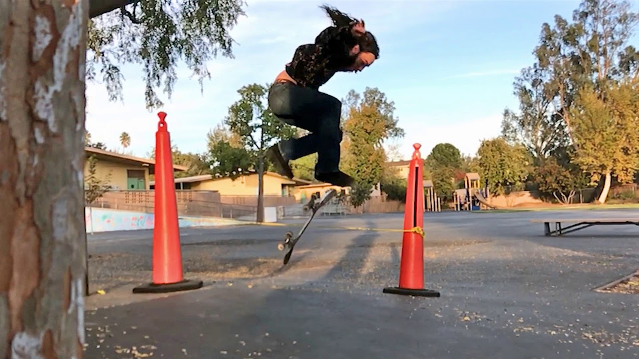 Hippie Jump Late Heelflip