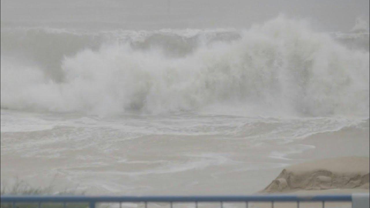 Waves crash against shore as Typhoon Kalmaegi approaches Vietnam | AFP