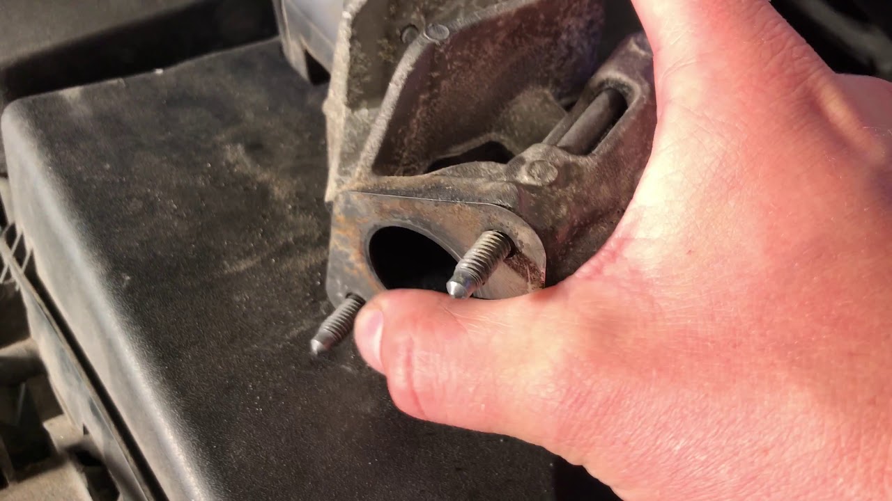 Volvo V50 2008: EGR Valve Replacement